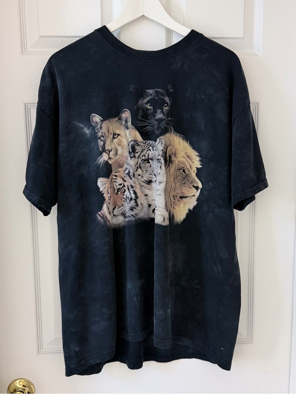 The Mountain Vintage Panther Lion Tiger Men’s Short Sleeve T-Shirt Size XL